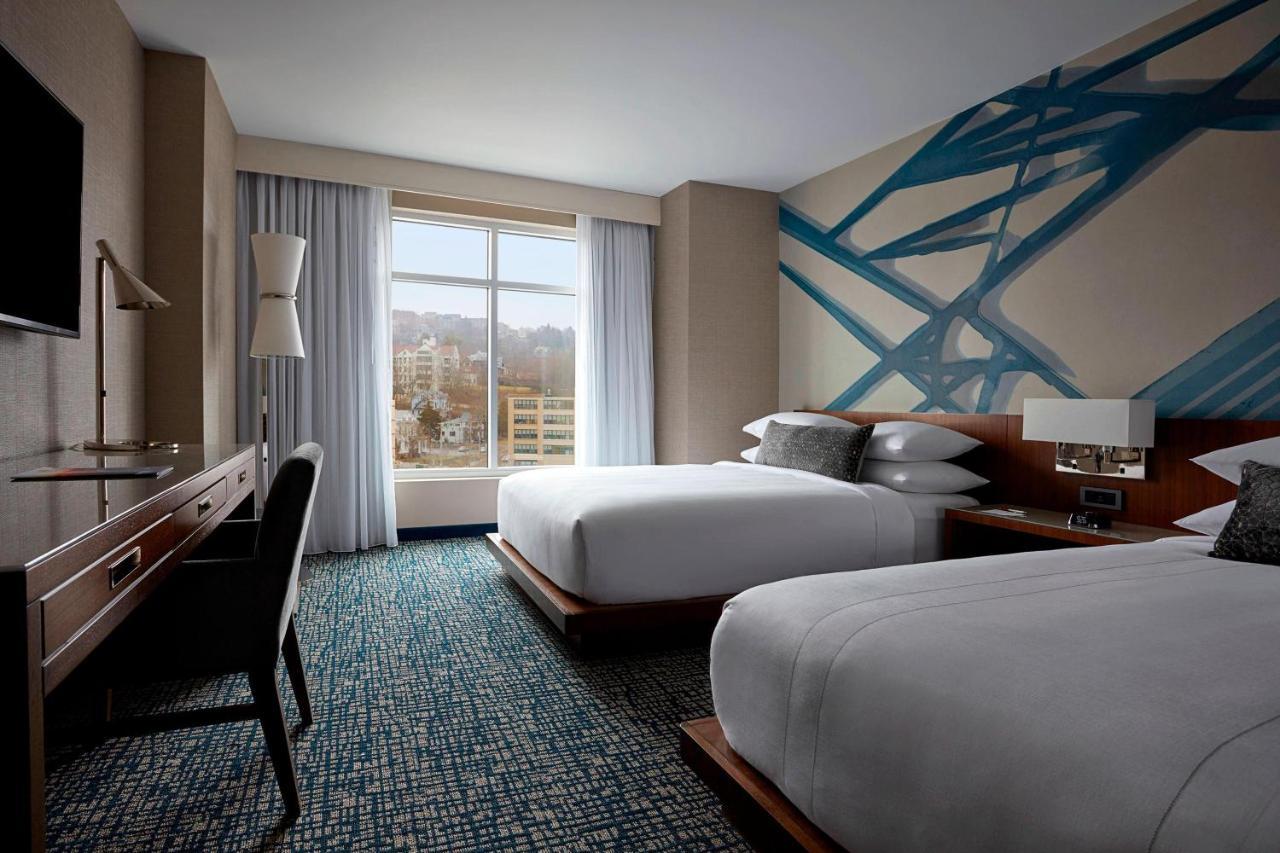 Ithaca Marriott Downtown On The Commons Hotel Bagian luar foto