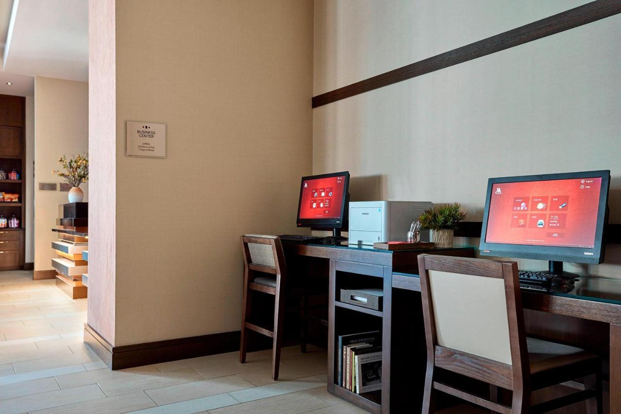 Ithaca Marriott Downtown On The Commons Hotel Bagian luar foto