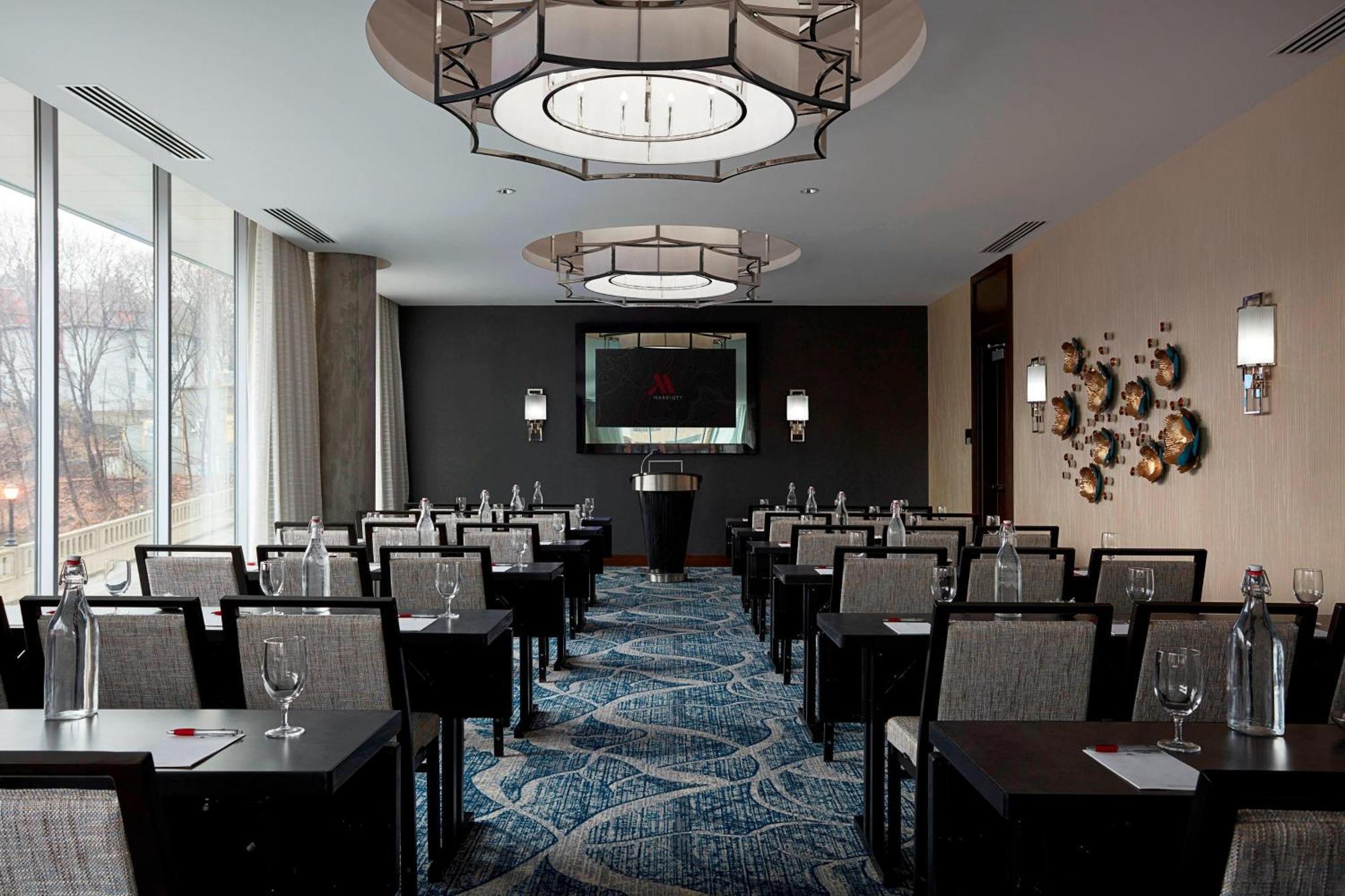 Ithaca Marriott Downtown On The Commons Hotel Bagian luar foto