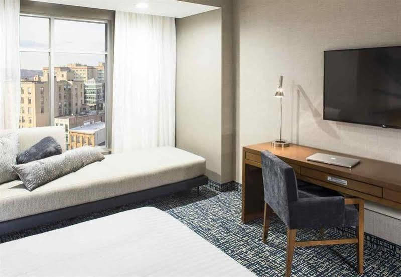 Ithaca Marriott Downtown On The Commons Hotel Bagian luar foto