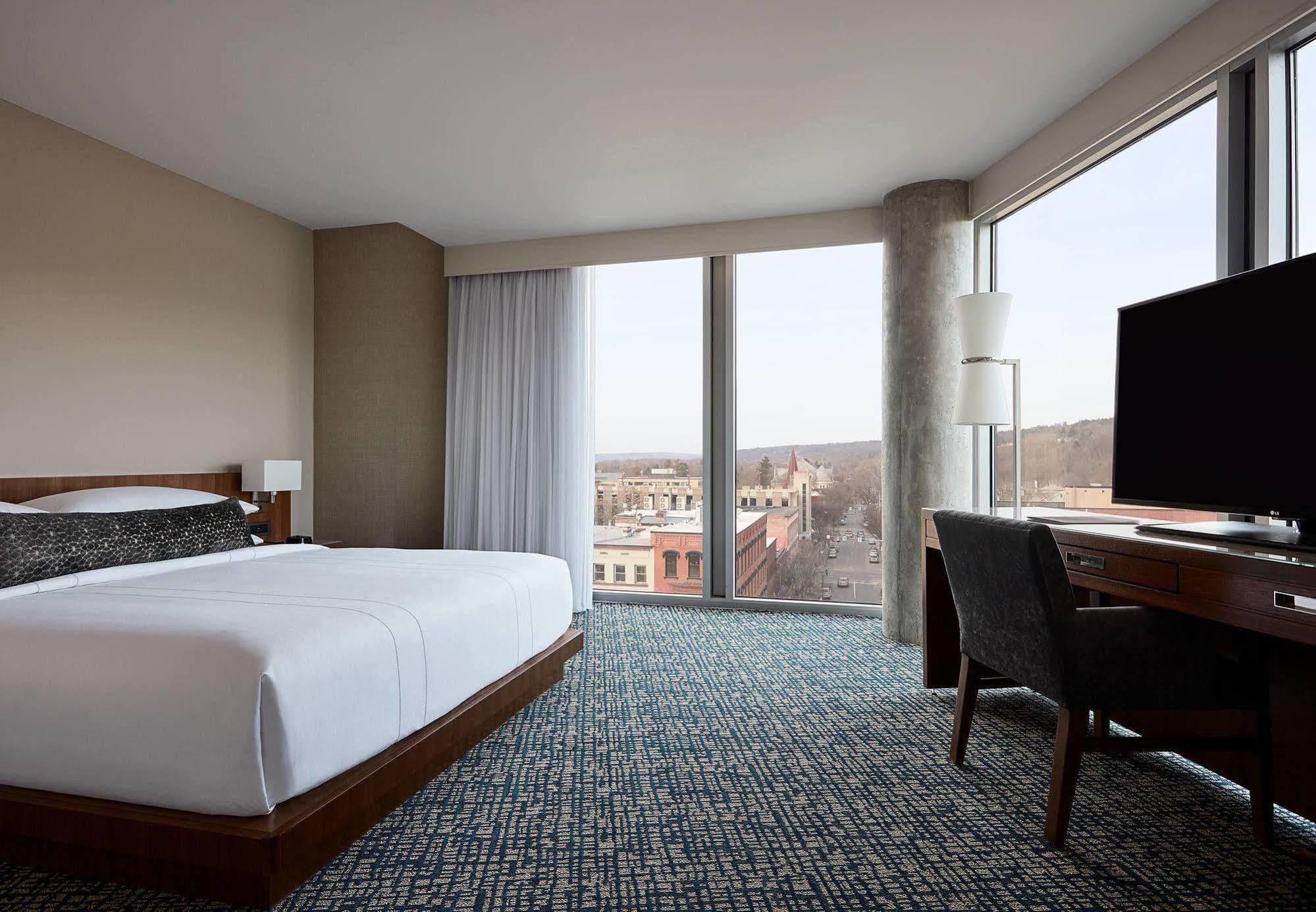 Ithaca Marriott Downtown On The Commons Hotel Bagian luar foto